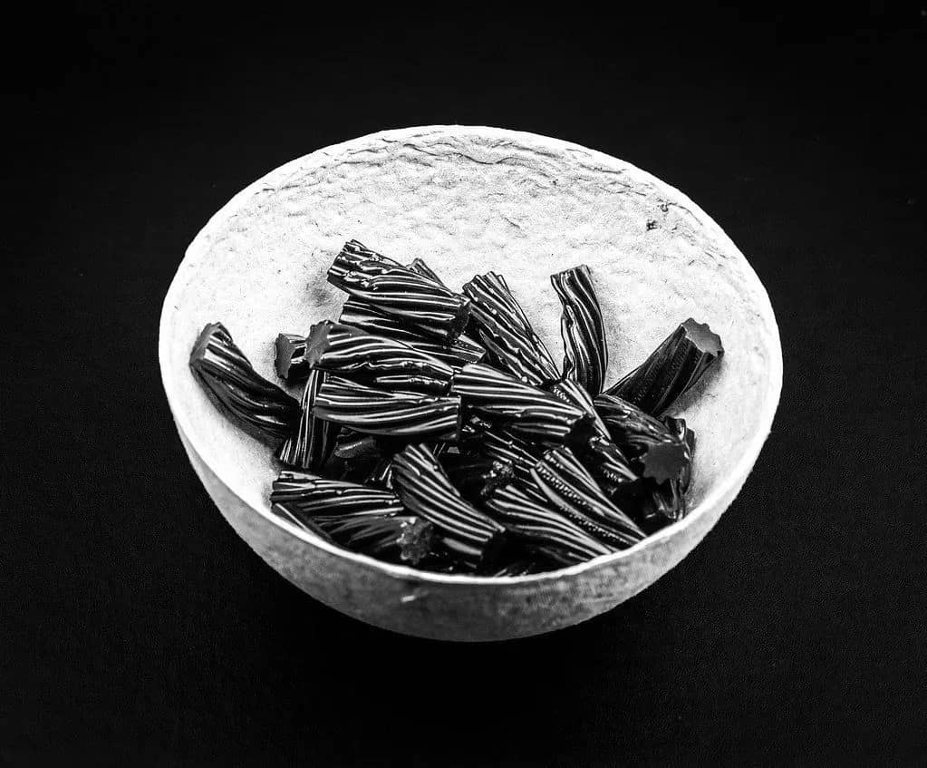 can-dogs-eat-licorice-benefits-of-slowing-down-in-sweet-treats-732221