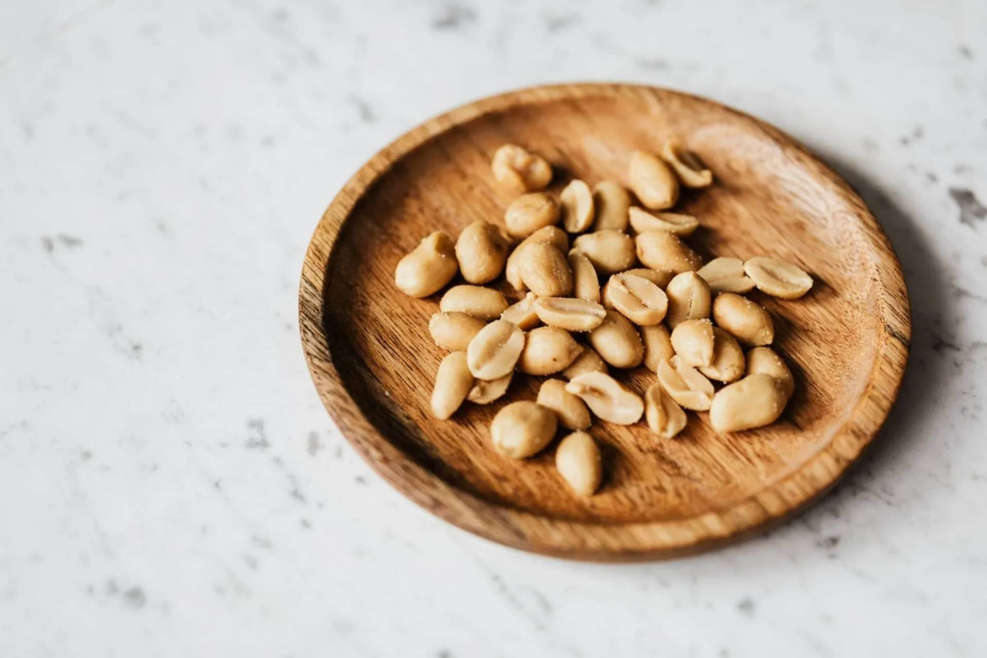 can-dogs-eat-peanuts-benefits-and-types-612629