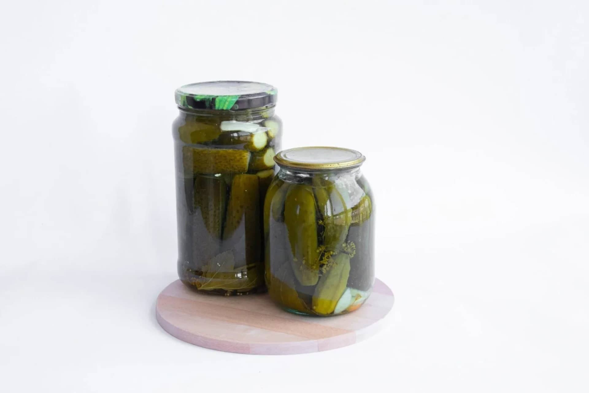 can-dogs-eat-pickles-dangers-and-alternative-treats-381332
