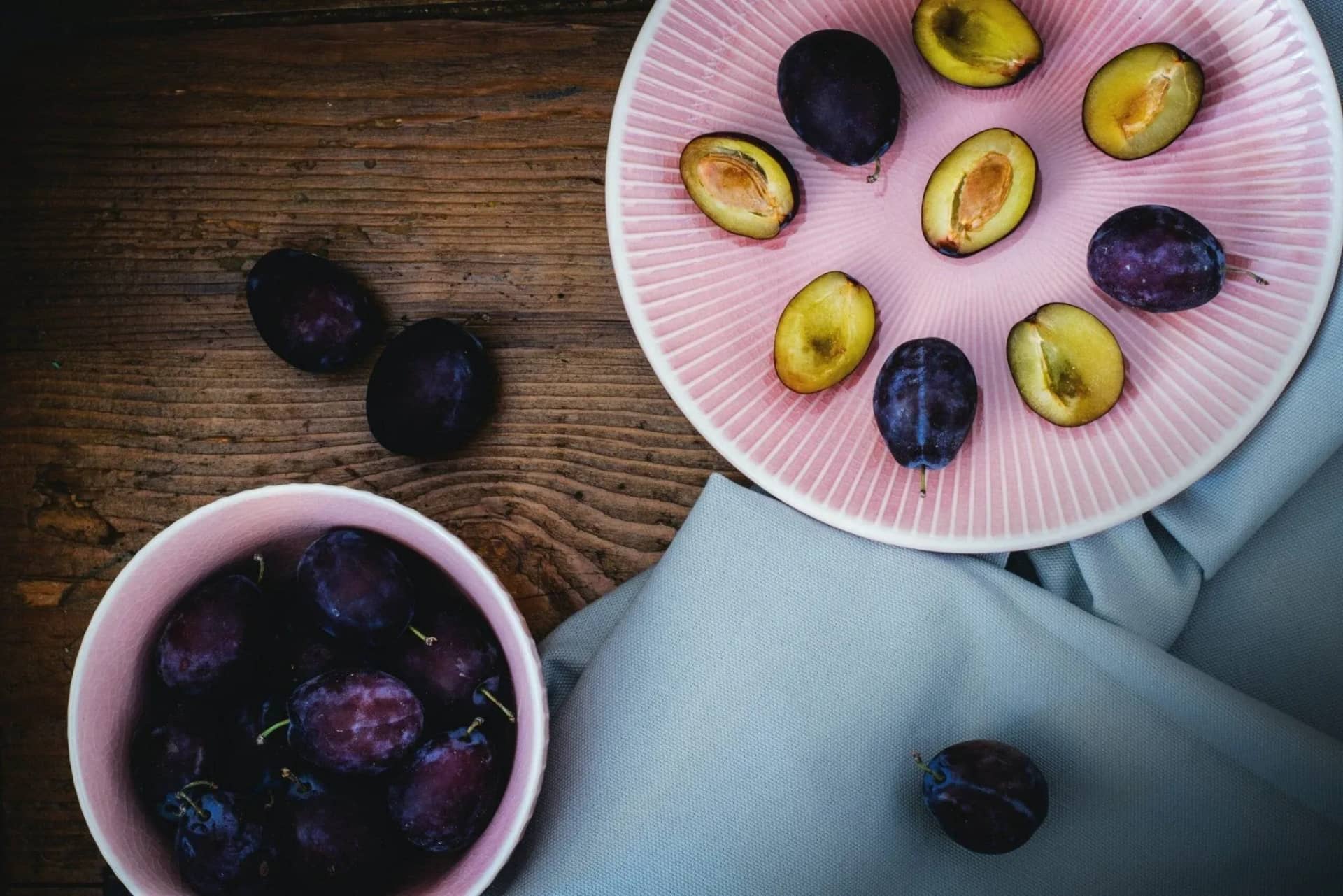 can-dogs-eat-plums-nutrition-and-safe-feeding-tips-604447